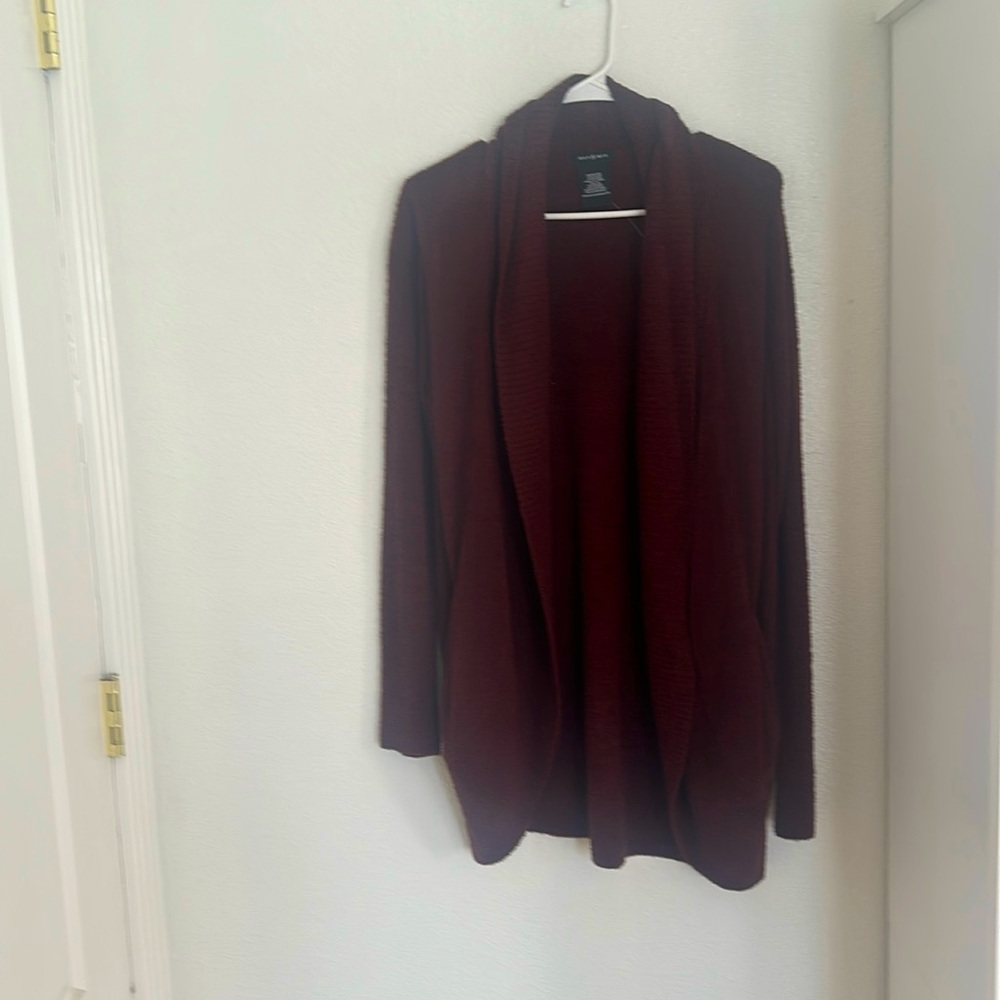 Maroon cardigan sweater like new.